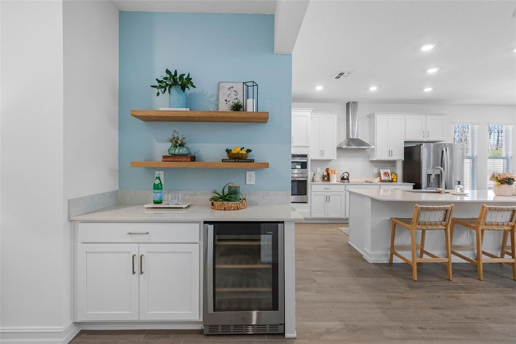 Image 11 of property listing at 18178 SERENE LAKE LOOP, Lutz, FL 33548