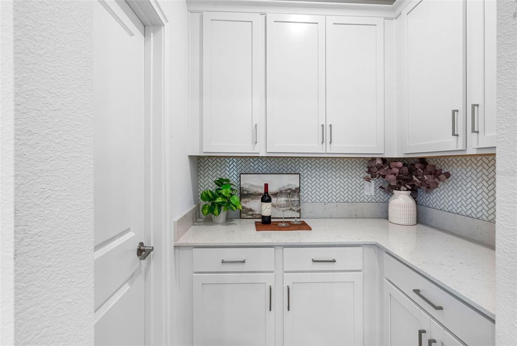 Image 13 of property listing at 18178 SERENE LAKE LOOP, Lutz, FL 33548