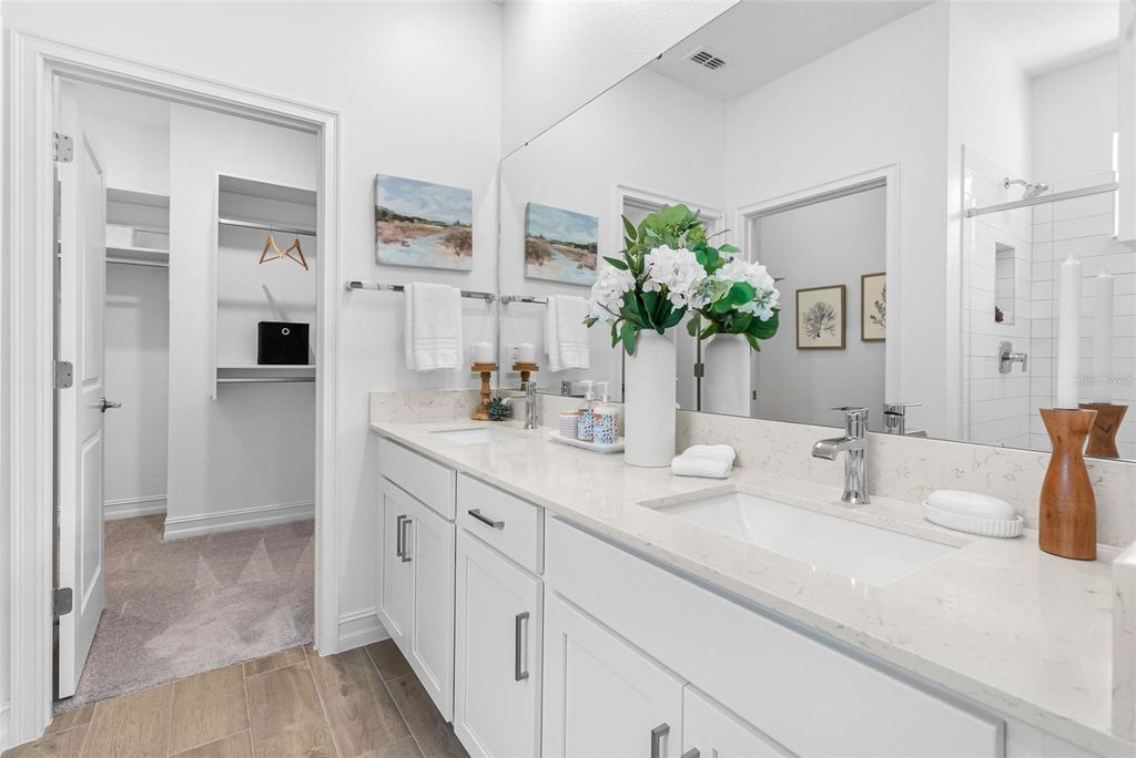 Image 24 of property listing at 18178 SERENE LAKE LOOP, Lutz, FL 33548