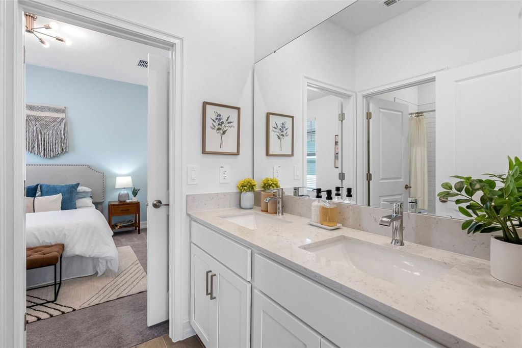 Image 28 of property listing at 18178 SERENE LAKE LOOP, Lutz, FL 33548