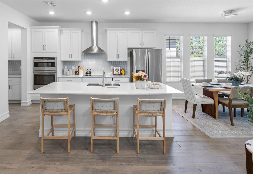 Image 5 of property listing at 18178 SERENE LAKE LOOP, Lutz, FL 33548