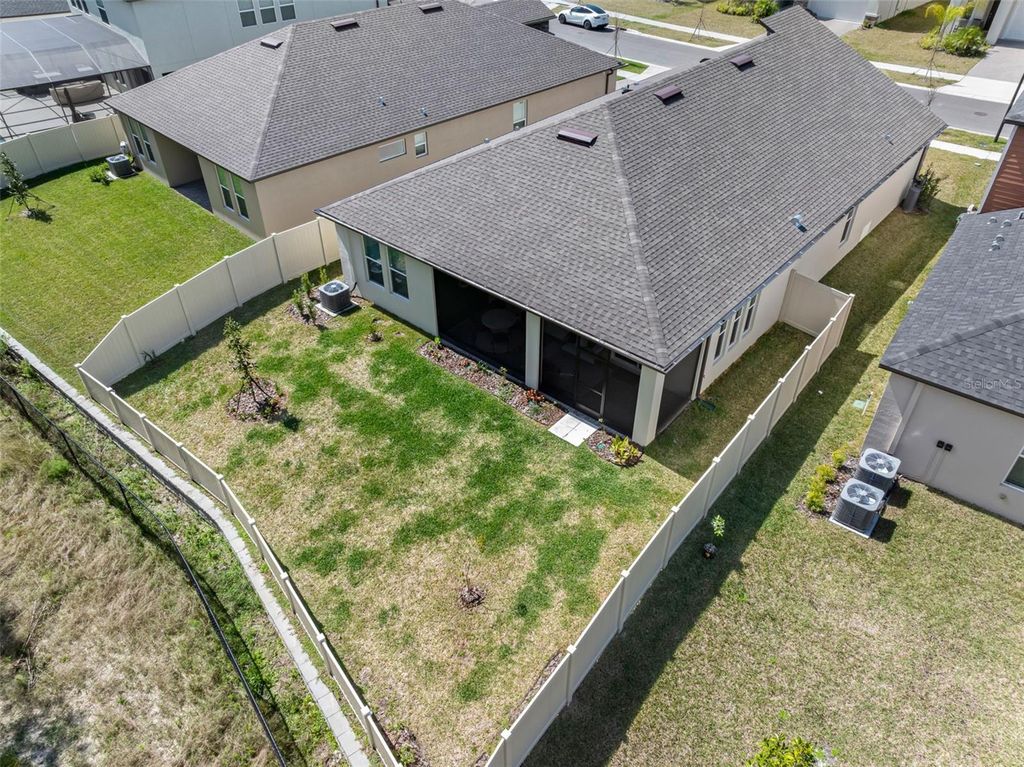 Image 43 of property listing at 18178 SERENE LAKE LOOP, Lutz, FL 33548