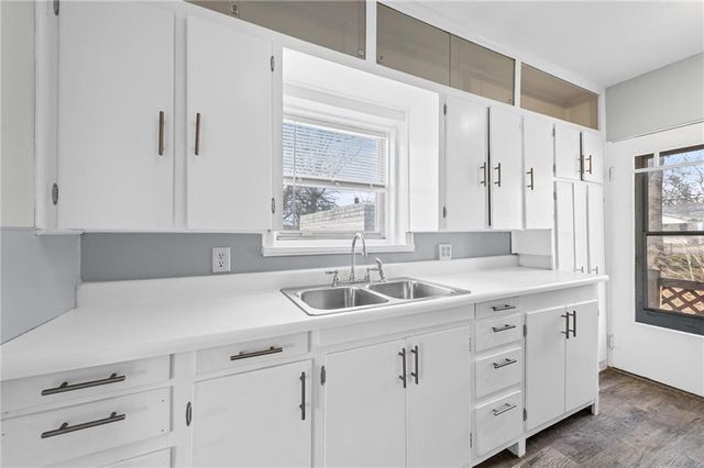 2104 S Norwood Avenue, Independence, MO 64052