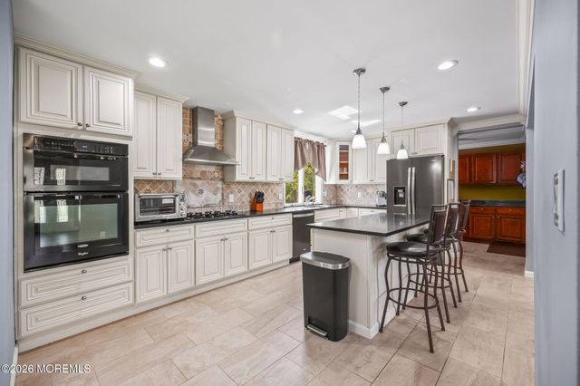 52 Hibernia Way, Freehold, NJ 07728