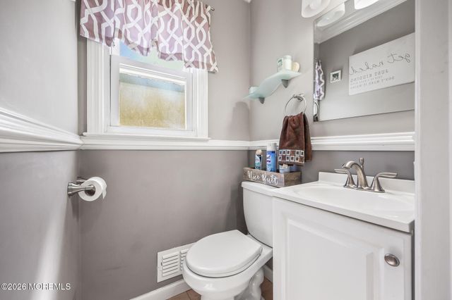 52 Hibernia Way, Freehold, NJ 07728