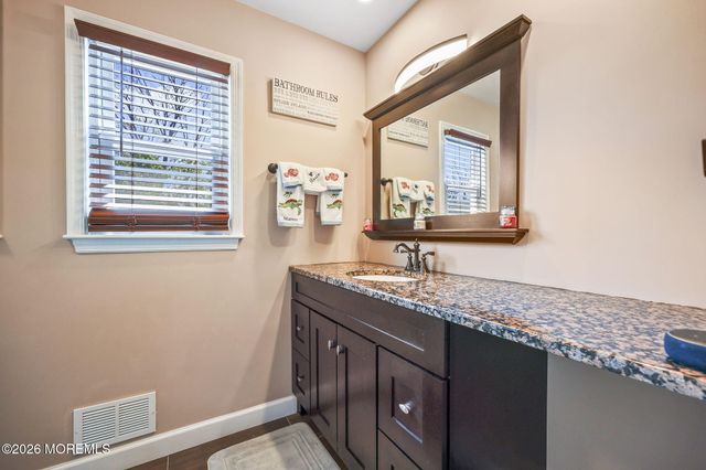 52 Hibernia Way, Freehold, NJ 07728