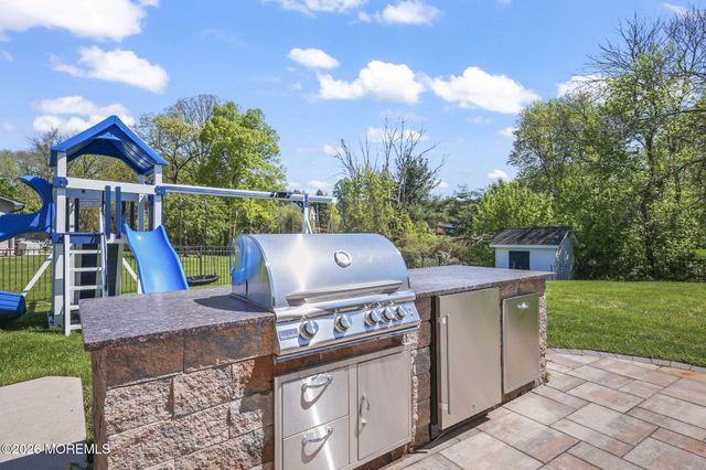 52 Hibernia Way, Freehold, NJ 07728