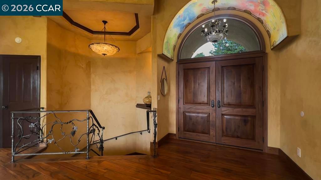 Image 2 of property listing at 800 Hamilton Dr, Pleasant Hill, CA 94523