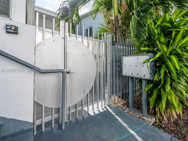726 8th St, Miami Beach, FL 33139