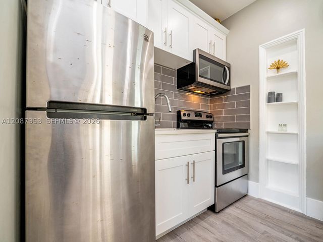 726 8th St, Miami Beach, FL 33139