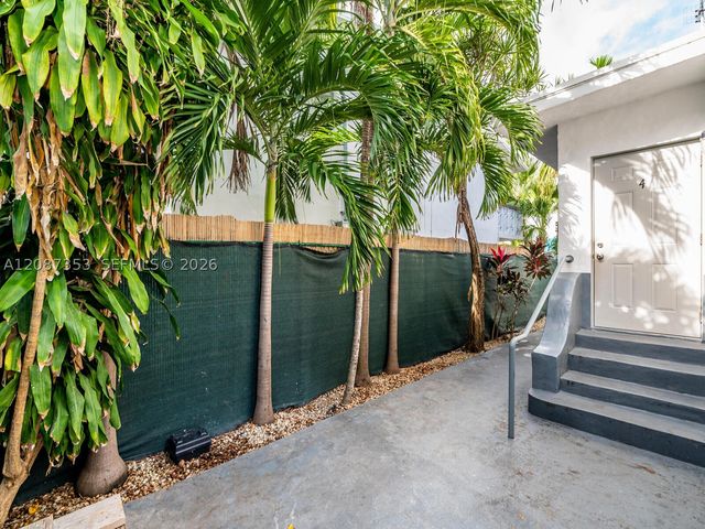 726 8th St, Miami Beach, FL 33139