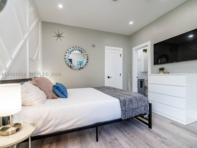 726 8th St, Miami Beach, FL 33139
