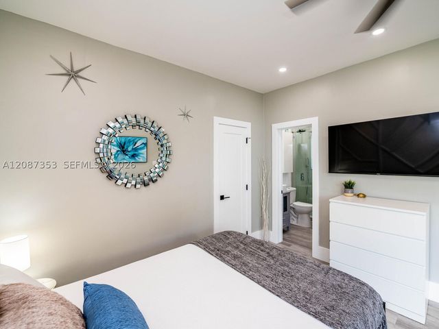 726 8th St, Miami Beach, FL 33139