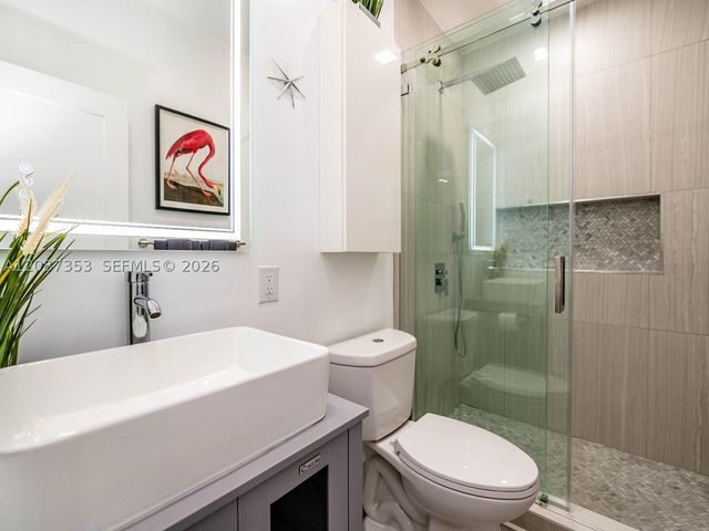 726 8th St, Miami Beach, FL 33139