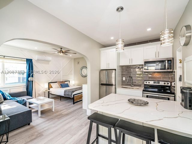 726 8th St, Miami Beach, FL 33139