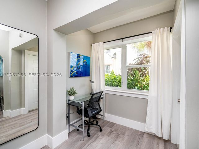 726 8th St, Miami Beach, FL 33139