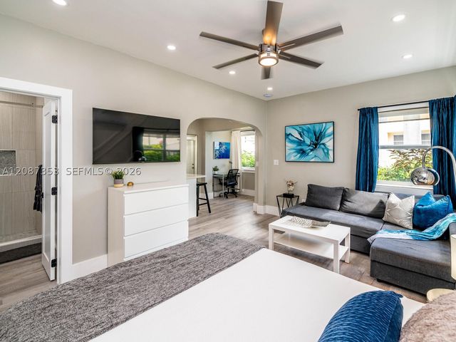 726 8th St, Miami Beach, FL 33139