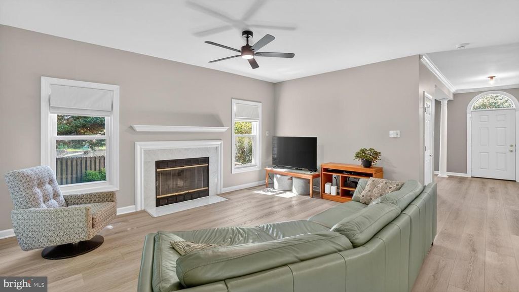 Image 12 of property listing at 2812 BRITE CT, Crofton, MD 21114