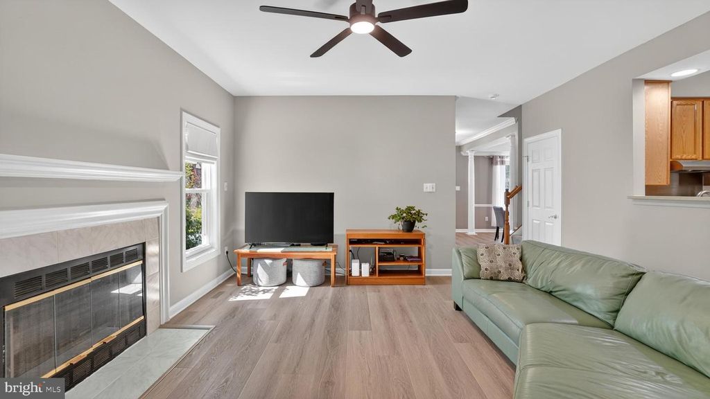 Image 13 of property listing at 2812 BRITE CT, Crofton, MD 21114