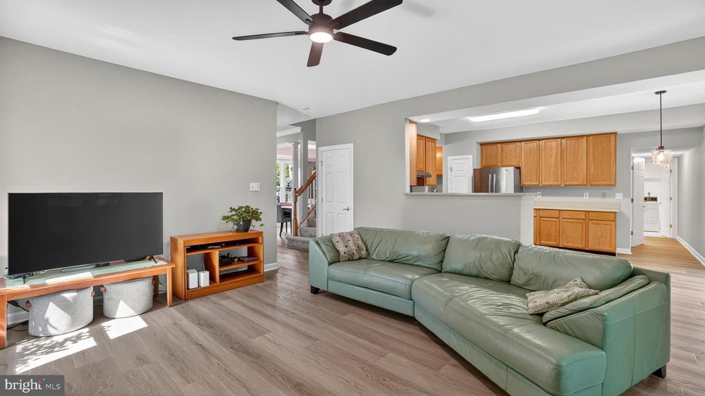 Image 14 of property listing at 2812 BRITE CT, Crofton, MD 21114