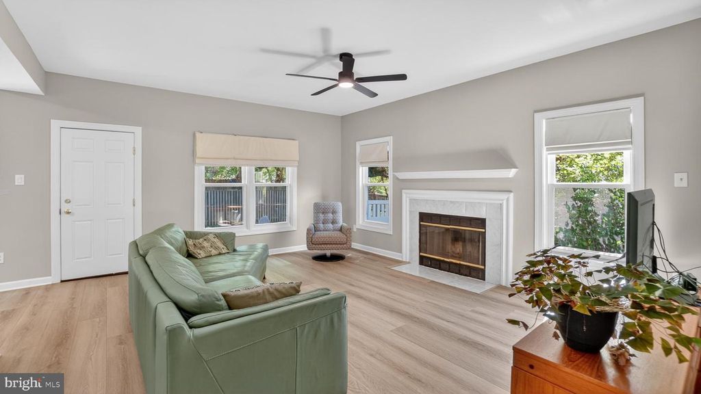 Image 18 of property listing at 2812 BRITE CT, Crofton, MD 21114