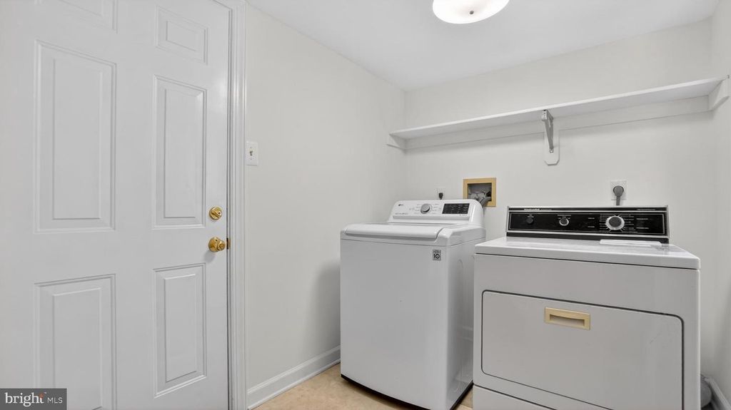 Image 24 of property listing at 2812 BRITE CT, Crofton, MD 21114