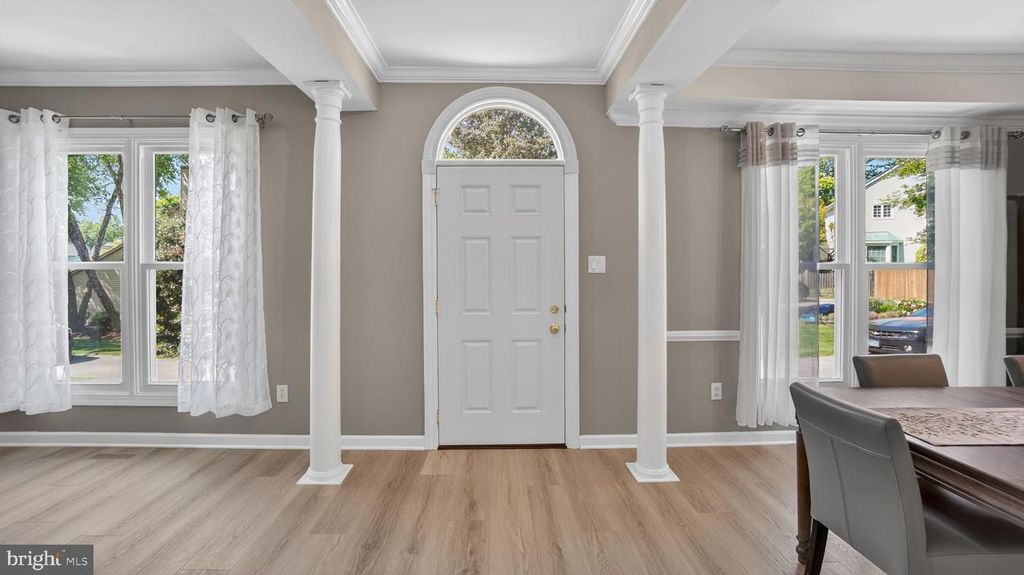 Image 4 of property listing at 2812 BRITE CT, Crofton, MD 21114