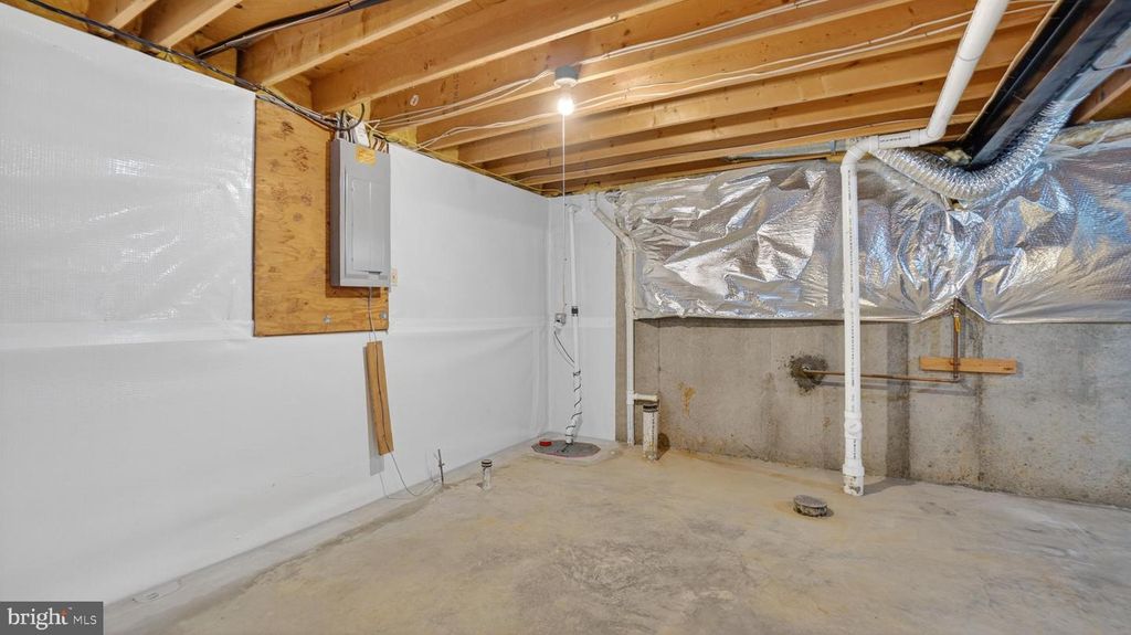 Image 45 of property listing at 2812 BRITE CT, Crofton, MD 21114