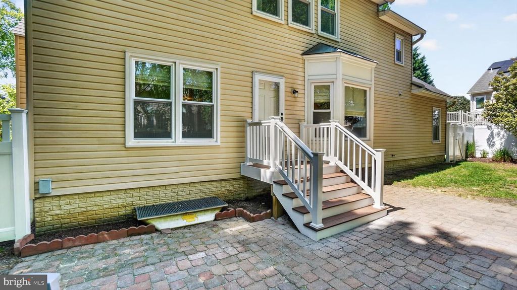 Image 49 of property listing at 2812 BRITE CT, Crofton, MD 21114