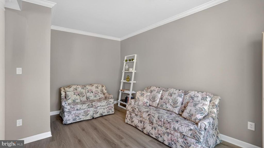 Image 9 of property listing at 2812 BRITE CT, Crofton, MD 21114
