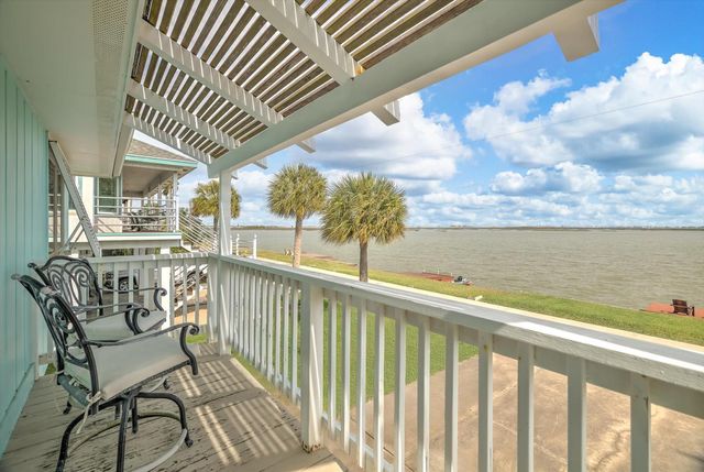 1300 Blue Heron, Bayou Vista, TX 77563