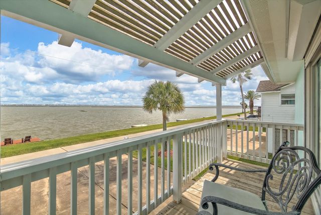 1300 Blue Heron, Bayou Vista, TX 77563