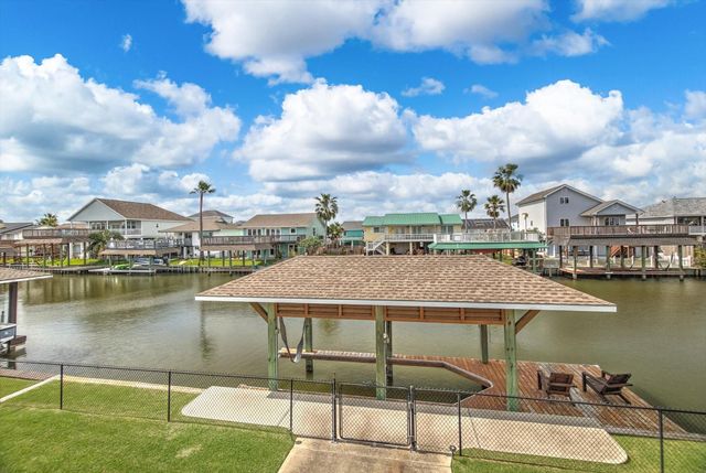 1300 Blue Heron, Bayou Vista, TX 77563