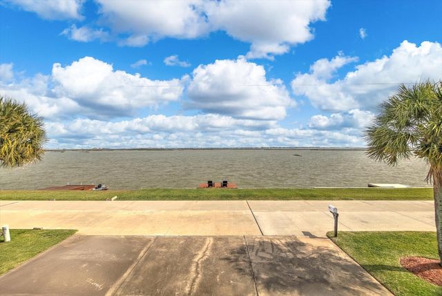1300 Blue Heron, Bayou Vista, TX 77563
