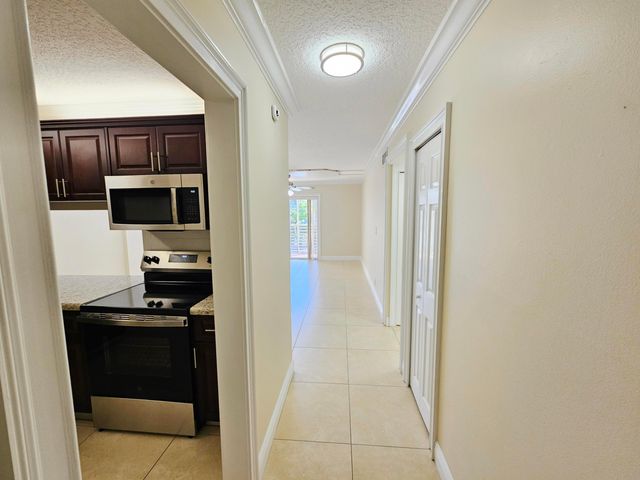 2562 Garden Drive N 202, Lake Worth Beach, FL 33461