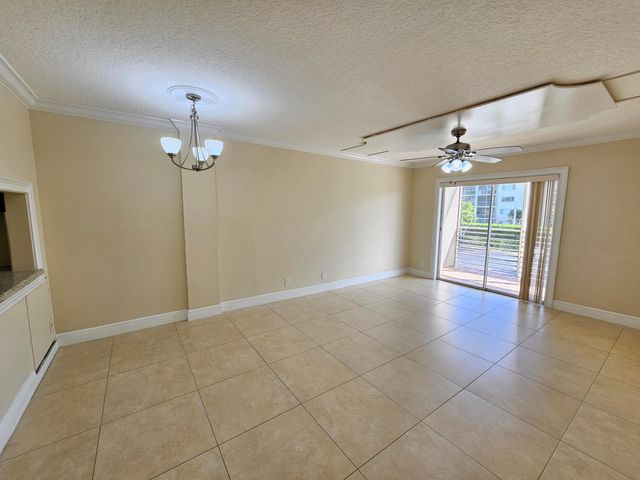 2562 Garden Drive N 202, Lake Worth Beach, FL 33461