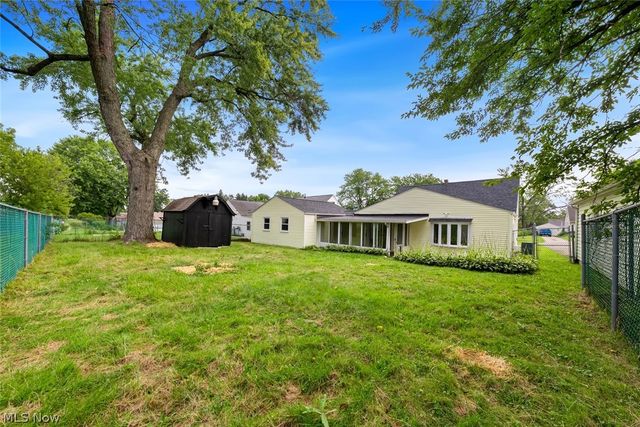208 S Roanoke Avenue, Youngstown, OH 44515