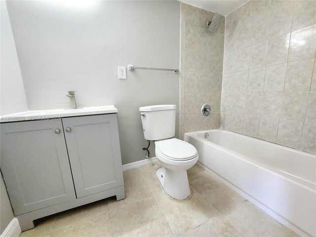 191 SW 15th St 202, Pompano Beach, FL 33060