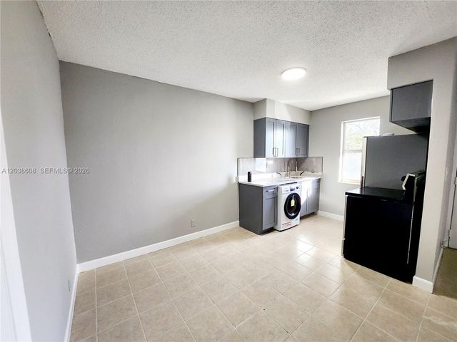 191 SW 15th St 202, Pompano Beach, FL 33060