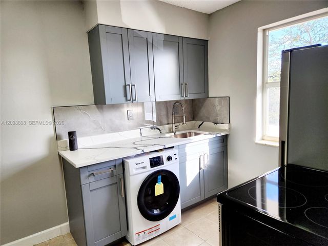 191 SW 15th St 202, Pompano Beach, FL 33060