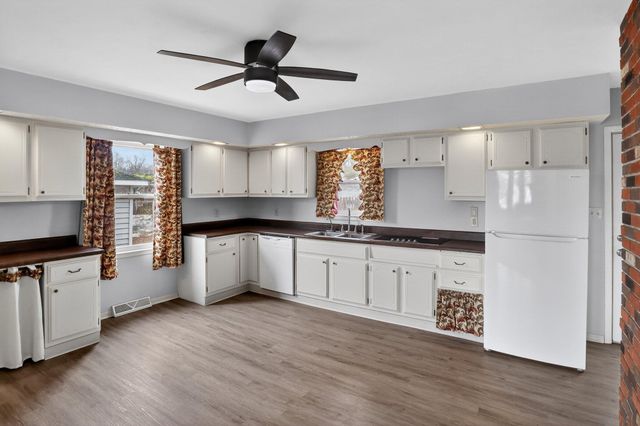 70070 Kenmore Drive, Ontwa Twp, MI 49112