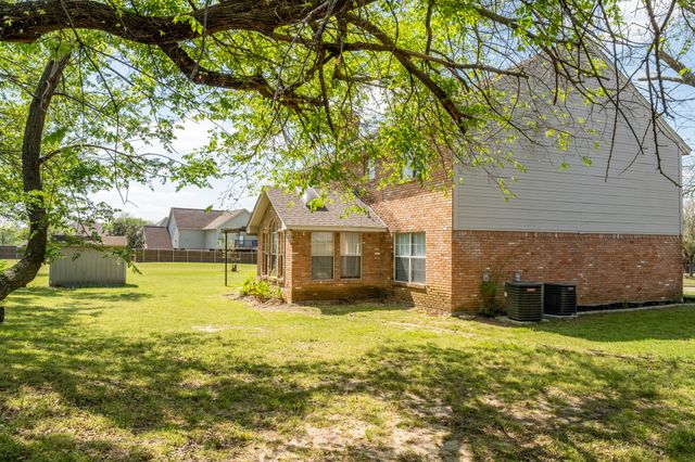 5 Griffith Court, Terrell, TX 75160