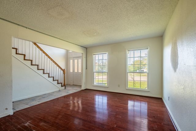 5 Griffith Court, Terrell, TX 75160