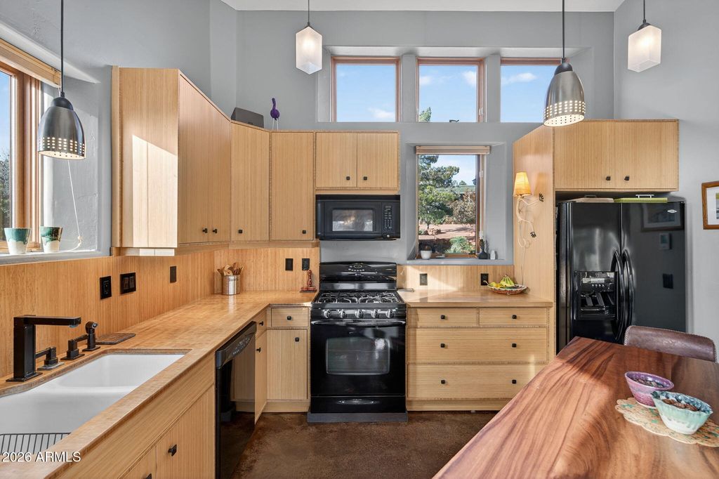 Image 13 of property listing at 230 Table Top Road, Sedona, AZ 86336