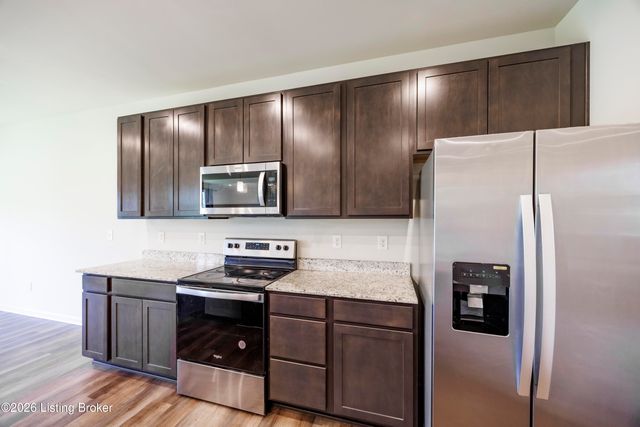 1803 Cherry Glen Dr, La Grange, KY 40031