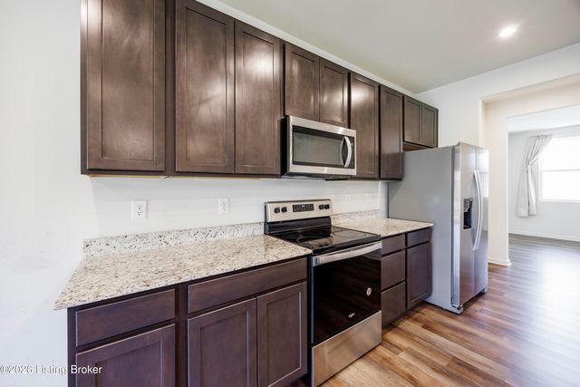 1803 Cherry Glen Dr, La Grange, KY 40031