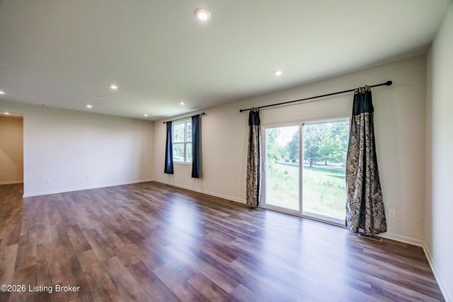 1803 Cherry Glen Dr, La Grange, KY 40031
