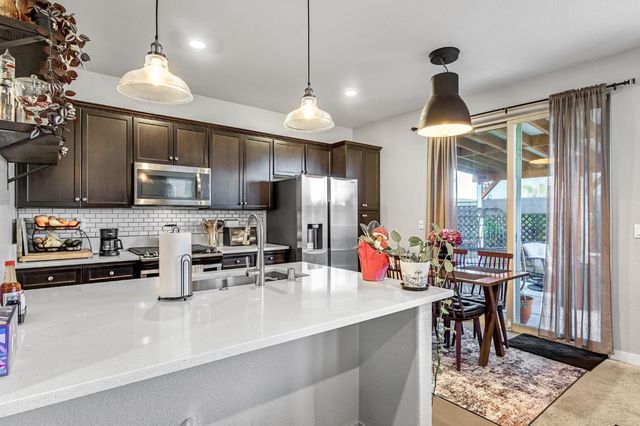 2583 N Mcarthur Avenue, Fresno, CA 93727