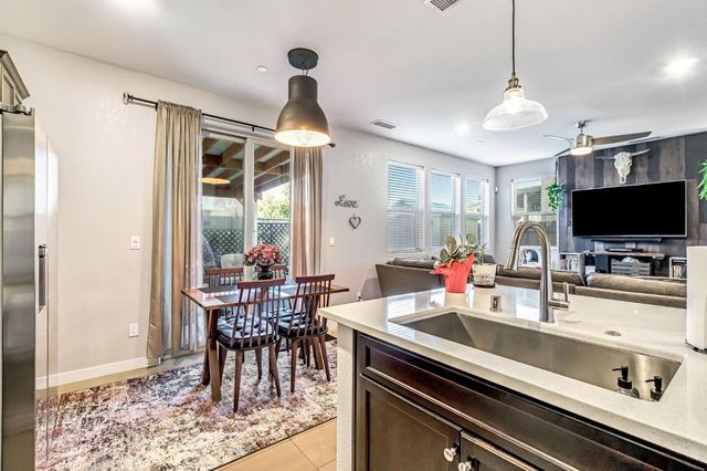 2583 N Mcarthur Avenue, Fresno, CA 93727