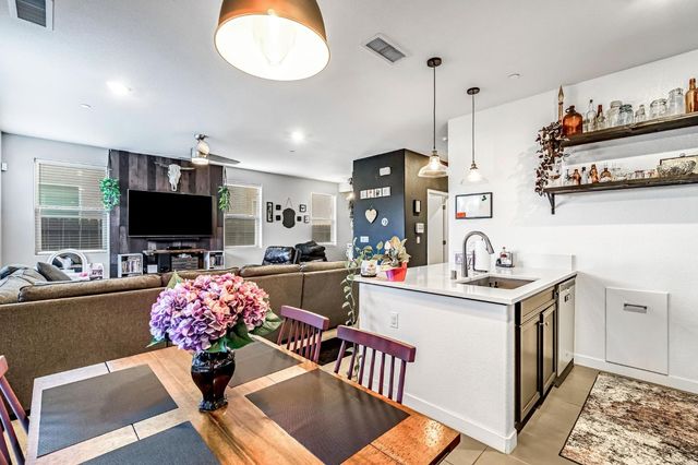 2583 N Mcarthur Avenue, Fresno, CA 93727